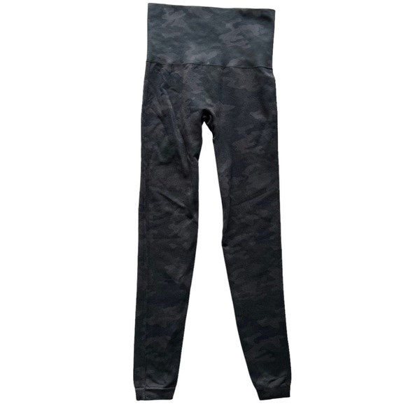 SPANX Look At Me Now Camo Seamless High Rise Legging | SMALL - Picture 3 of 7
